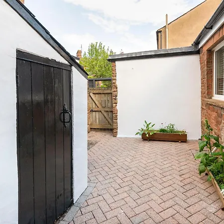 Spacious & Luxurious Terraced Town House * Penrith
