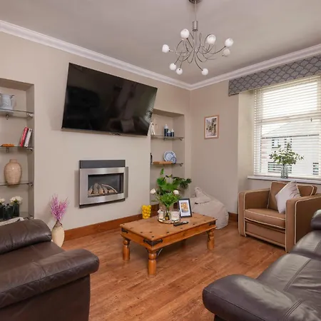 Spacious & Luxurious Terraced Town House