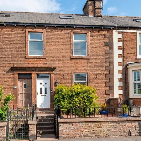 Spacious & Luxurious Terraced Town House Penrith